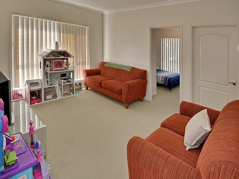 18 Campbellville Circuit, Pelican Waters QLD 4551