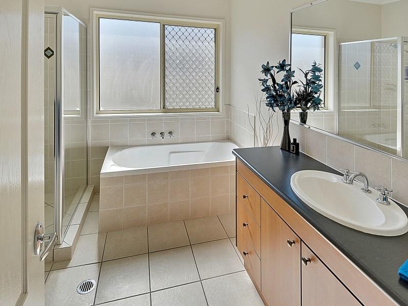 18 Campbellville Circuit, Pelican Waters QLD 4551