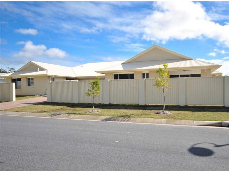 1/ 11 Carnell Street, Pelican Waters QLD 4551