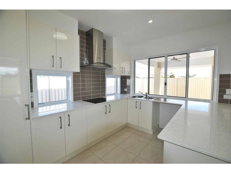 1/ 11 Carnell Street, Pelican Waters QLD 4551