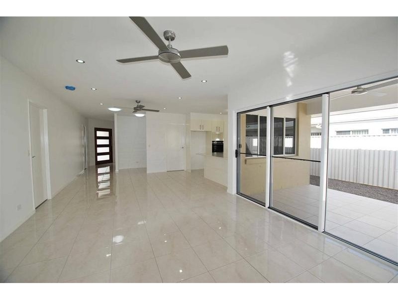 1/ 11 Carnell Street, Pelican Waters QLD 4551