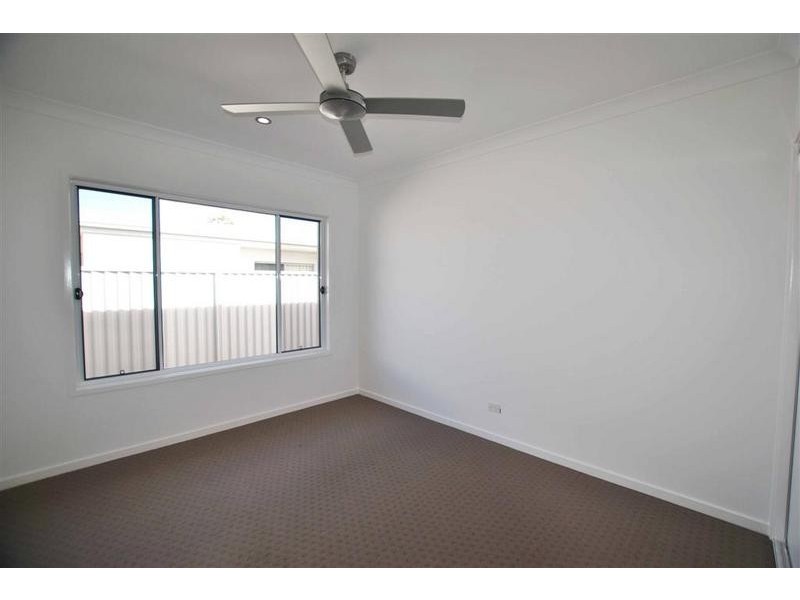 1/ 11 Carnell Street, Pelican Waters QLD 4551