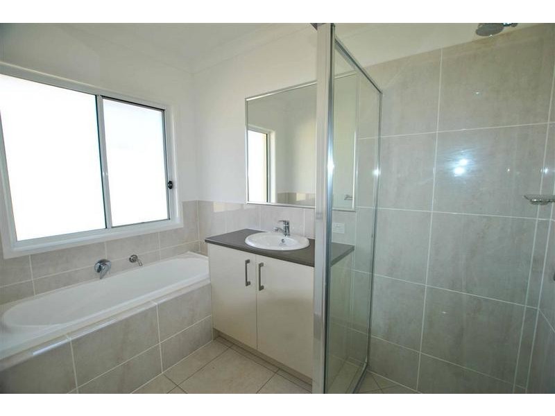 1/ 11 Carnell Street, Pelican Waters QLD 4551
