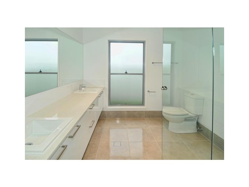 8 Carnell Street, Pelican Waters QLD 4551