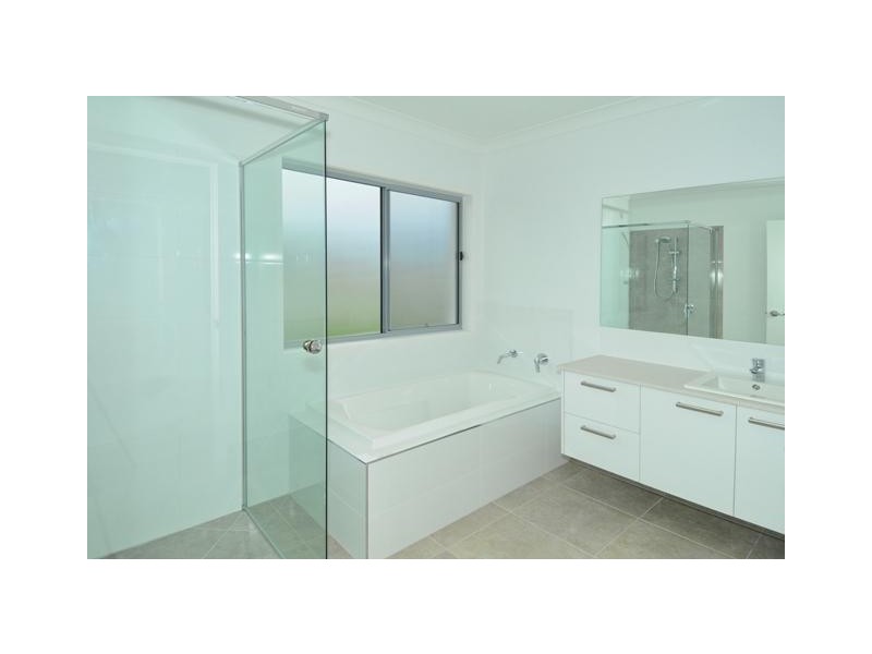 8 Carnell Street, Pelican Waters QLD 4551