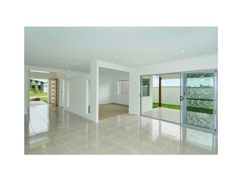 8 Carnell Street, Pelican Waters QLD 4551