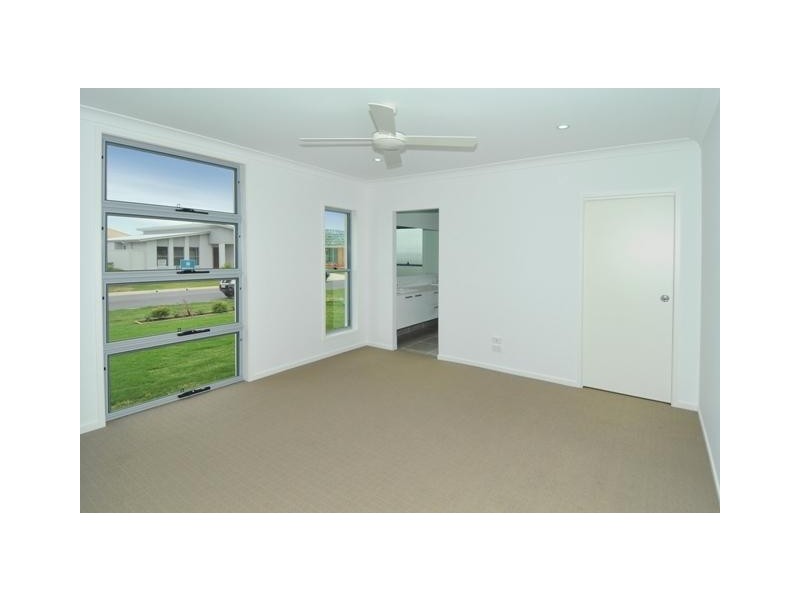 8 Carnell Street, Pelican Waters QLD 4551