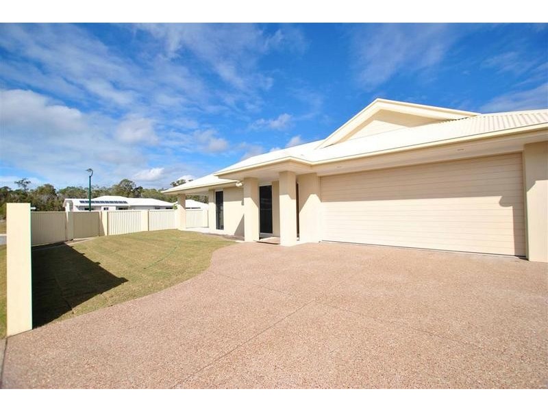2/ 11 Carnell Street, Pelican Waters QLD 4551