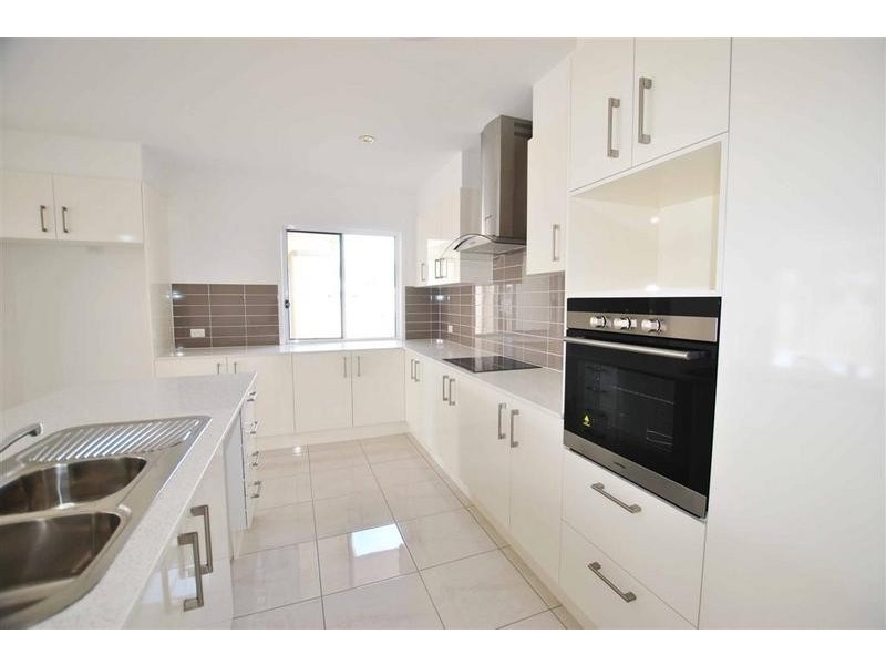 2/ 11 Carnell Street, Pelican Waters QLD 4551