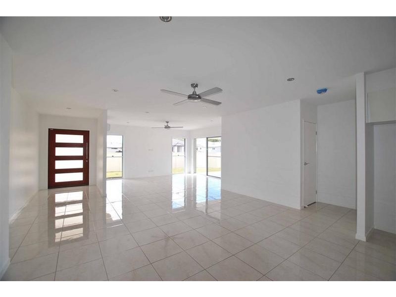 2/ 11 Carnell Street, Pelican Waters QLD 4551