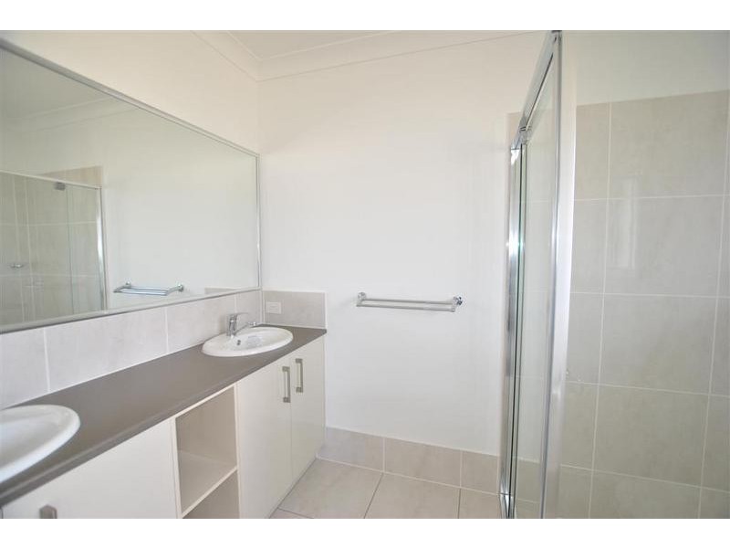 2/ 11 Carnell Street, Pelican Waters QLD 4551