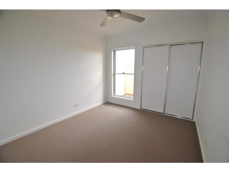 2/ 11 Carnell Street, Pelican Waters QLD 4551