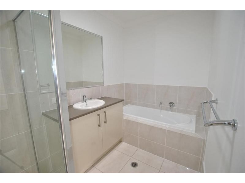 2/ 11 Carnell Street, Pelican Waters QLD 4551