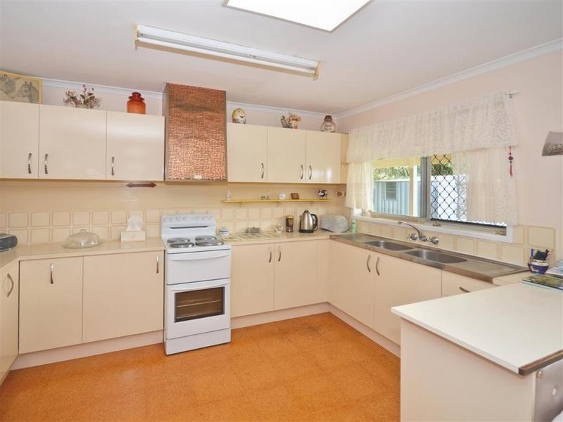 18 Coonowrin Street, Battery Hill QLD 4551