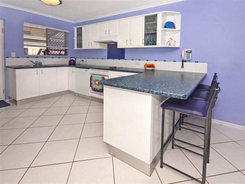 2/ 121 Landsborough Parade, Golden Beach QLD 4551