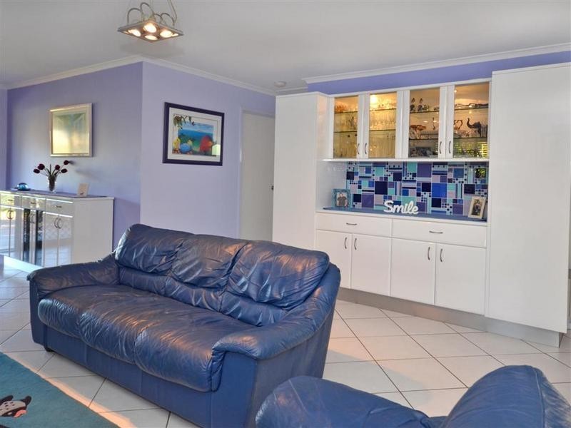 2/ 121 Landsborough Parade, Golden Beach QLD 4551
