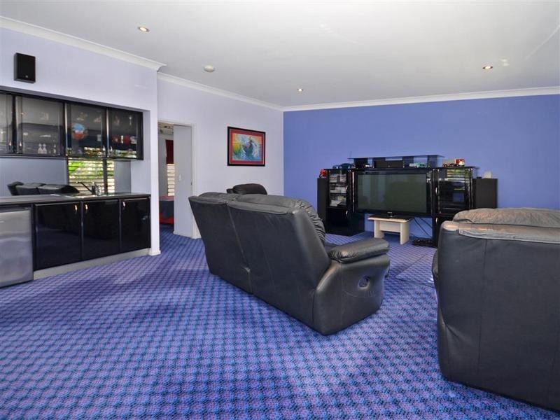 2/ 121 Landsborough Parade, Golden Beach QLD 4551