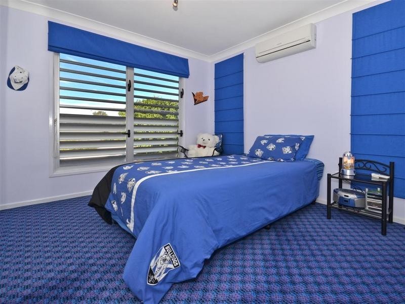 2/ 121 Landsborough Parade, Golden Beach QLD 4551