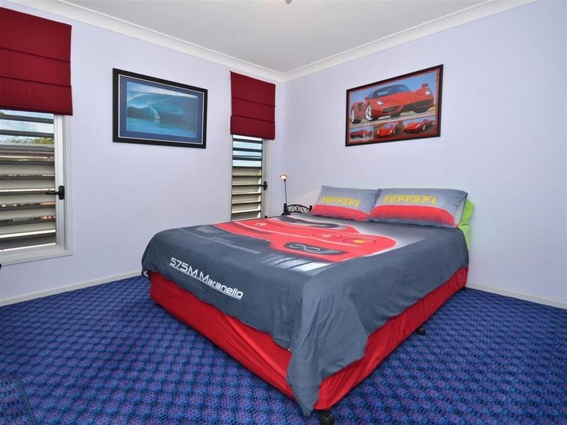 2/ 121 Landsborough Parade, Golden Beach QLD 4551