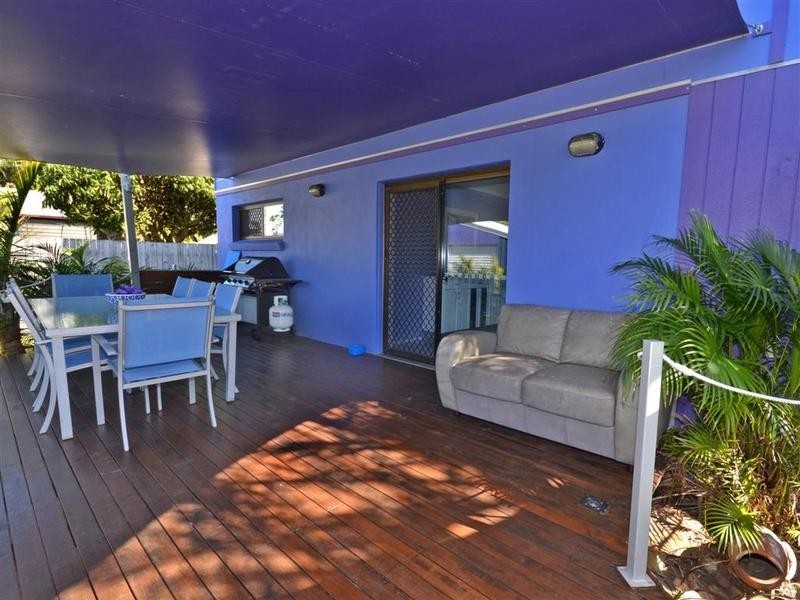 2/ 121 Landsborough Parade, Golden Beach QLD 4551