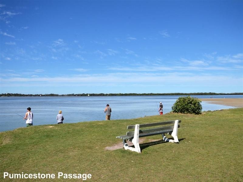 2/ 121 Landsborough Parade, Golden Beach QLD 4551