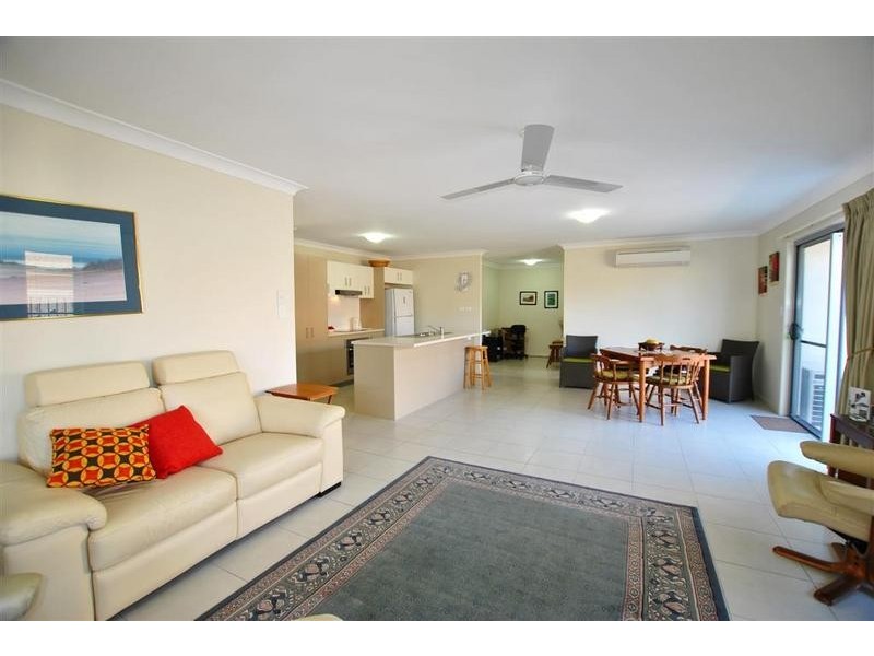 2/ 9 Liekefett Way, Little Mountain QLD 4551