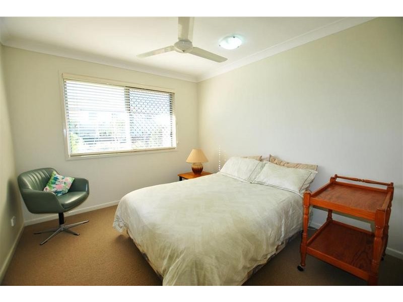 2/ 9 Liekefett Way, Little Mountain QLD 4551