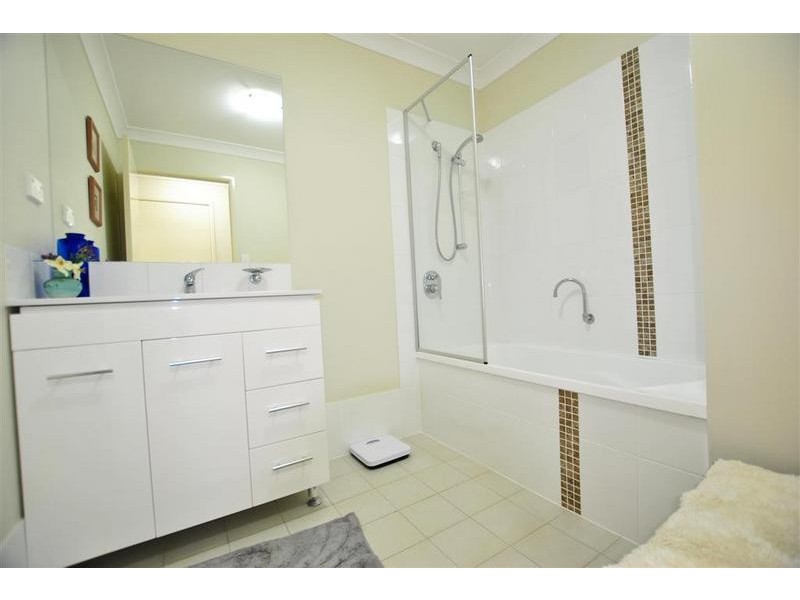 2/ 9 Liekefett Way, Little Mountain QLD 4551