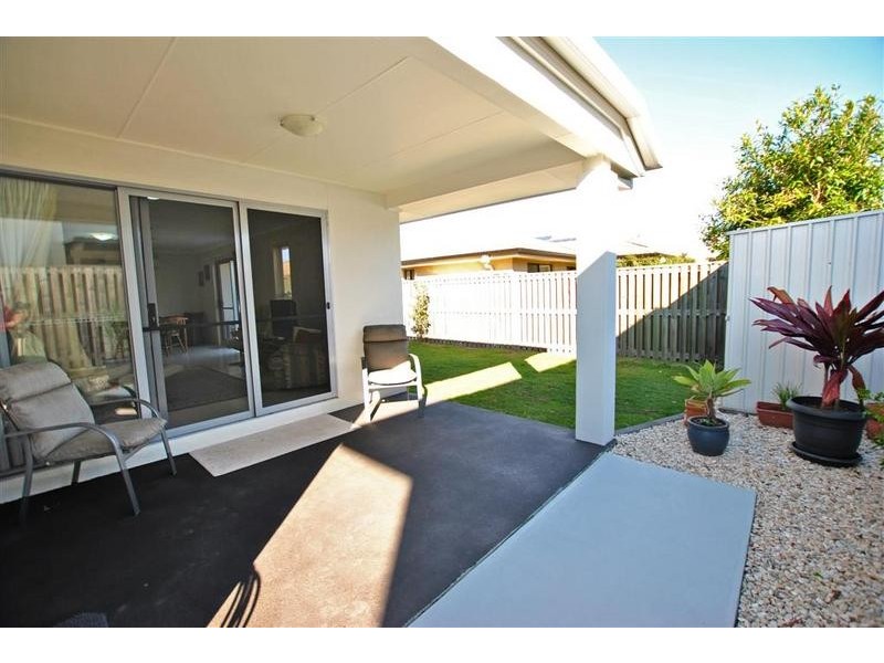 2/ 9 Liekefett Way, Little Mountain QLD 4551