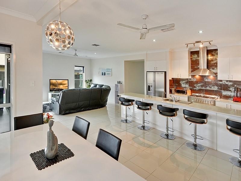 9 Cumberland Crescent, Meridan Plains QLD 4551