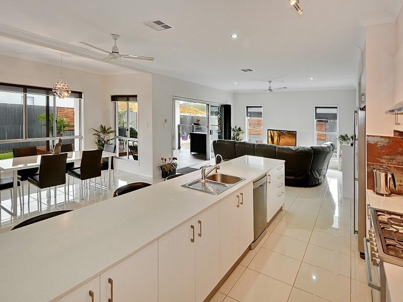 9 Cumberland Crescent, Meridan Plains QLD 4551