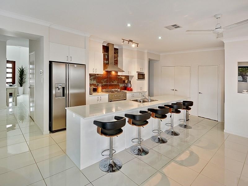 9 Cumberland Crescent, Meridan Plains QLD 4551