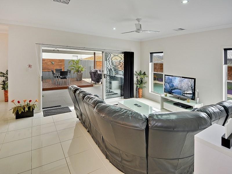 9 Cumberland Crescent, Meridan Plains QLD 4551