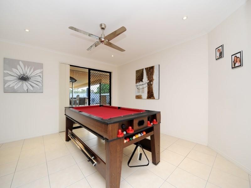 17 Eastern Rise, Little Mountain QLD 4551