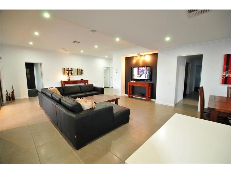 11 Echo Street, Pelican Waters QLD 4551