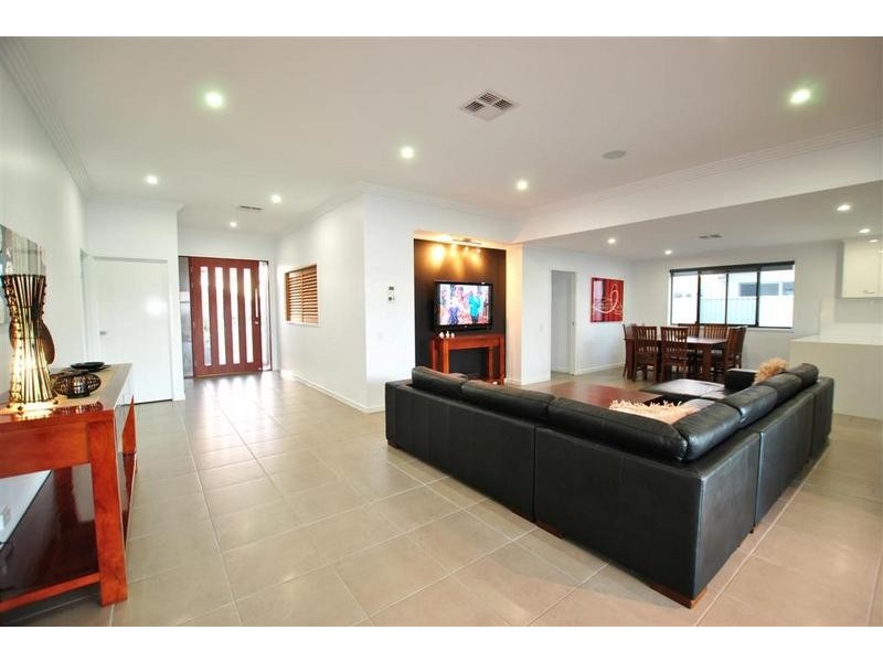 11 Echo Street, Pelican Waters QLD 4551