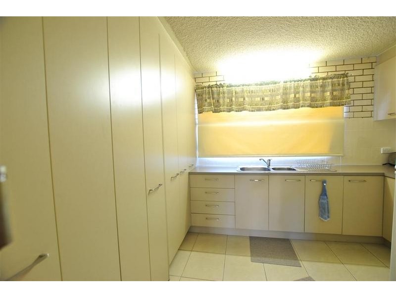 1/ 13 Moreton Parade, Kings Beach QLD 4551