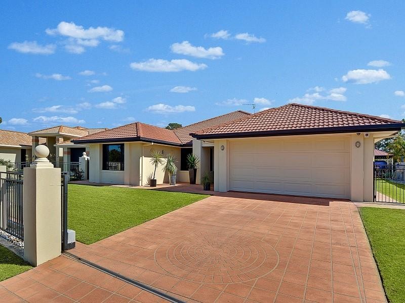 3 Endeavour Crescent, Pelican Waters QLD 4551