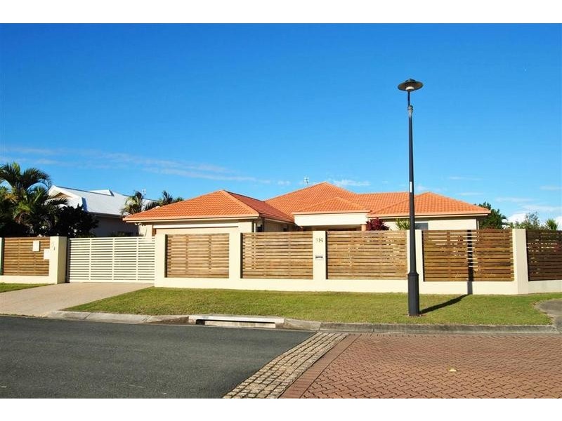 18 Endeavour Crescent, Pelican Waters QLD 4551