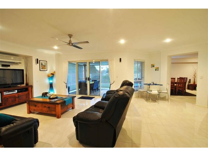 18 Endeavour Crescent, Pelican Waters QLD 4551