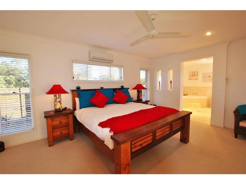 18 Endeavour Crescent, Pelican Waters QLD 4551