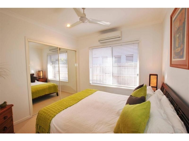 18 Endeavour Crescent, Pelican Waters QLD 4551