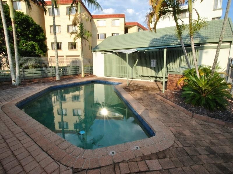 6/ 15 Landsborough Parade, Golden Beach QLD 4551