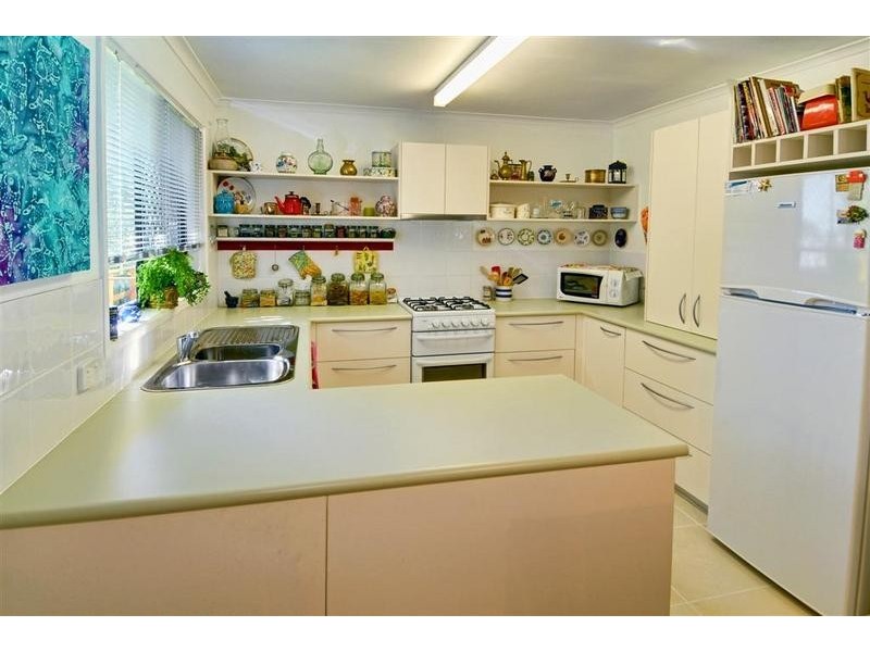 64 Enfield Crescent, Battery Hill QLD 4551
