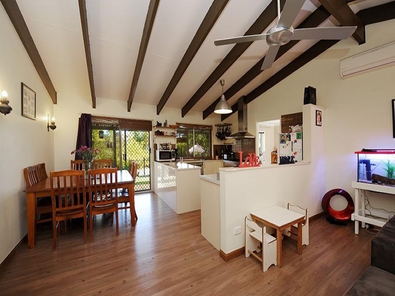 42 Enfield Crescent, Battery Hill QLD 4551