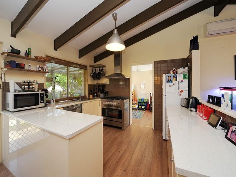 42 Enfield Crescent, Battery Hill QLD 4551