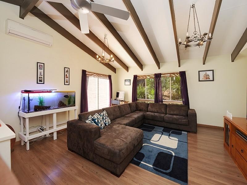 42 Enfield Crescent, Battery Hill QLD 4551