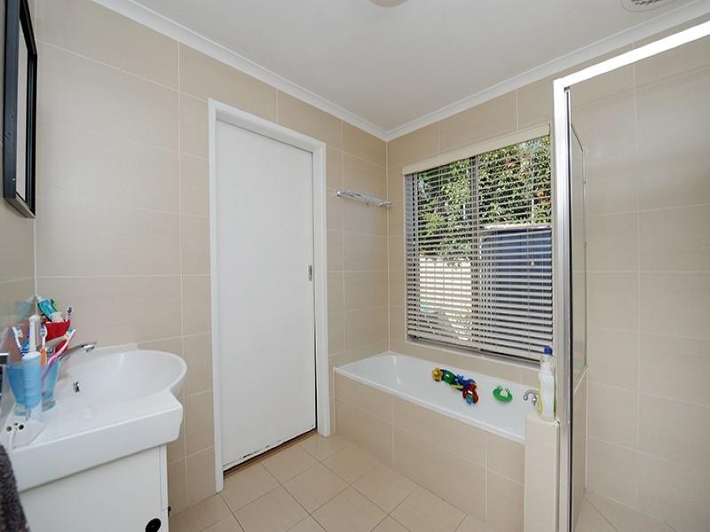 42 Enfield Crescent, Battery Hill QLD 4551