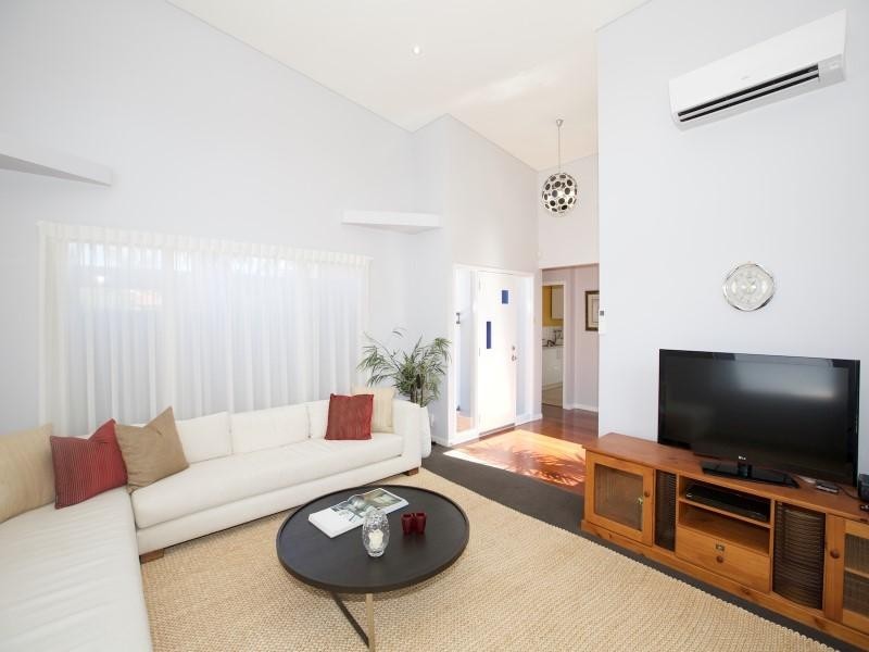 4 Finnegan Place, Pelican Waters QLD 4551