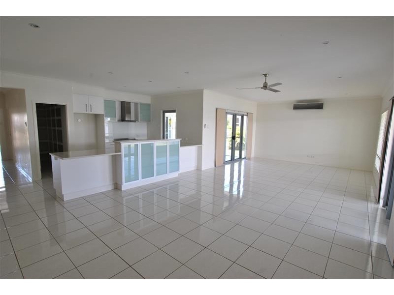 1 Flitcroft Place, Pelican Waters QLD 4551